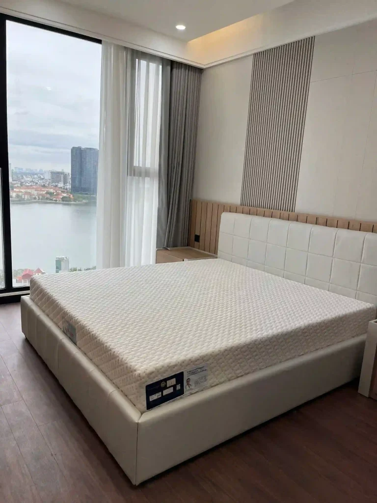 Nệm Kymdan 20cm Cho Phòng Ngủ Master: Khi Nào Nên Chọn Bản Dày Nhất? 3 Nệm Kymdan Deluxe 20cm cấp độ tiêu chuẩn SDH tại nhà khách của Yêu Nệm