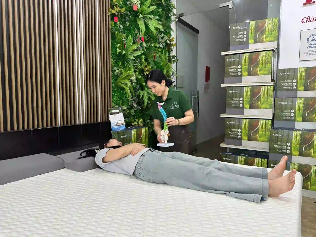 Nệm Kymdan Đà Nẵng: Tư Vấn Chọn Đúng, Giao Tận Nơi 4 Yêu Nệm luôn chú ý đến cảm giác nằm ổn định, độ nâng đỡ lưng của khách hàng khi tư vấn