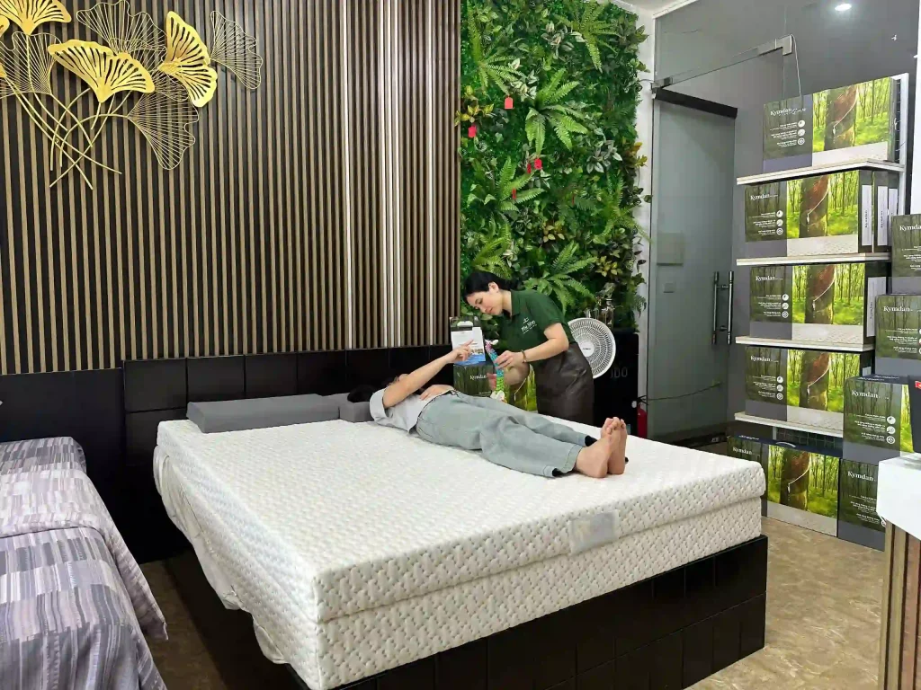 Nệm Kymdan Tại Hà Đông: Địa Chỉ Và Bảng Giá 2 Đến Yêu Nệm để trải nghiệm tư vấn cá nhân hóa theo cân nặng, độ tuổi và tình trạng cột sống, giúp anh/chị chọn đúng dòng nệm Kymdan phù hợp nhất với giá chiết khấu cạnh tranh!