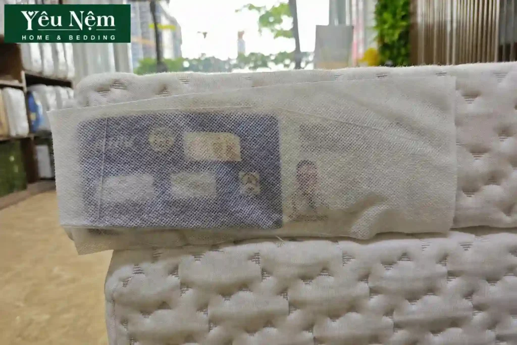 Bề mặt nệm và tem nệm Kymdan chính hãng khi mới nhận nệm