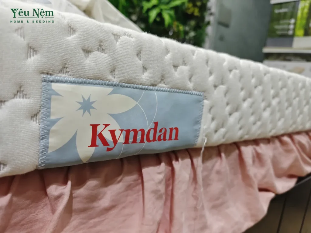 Xóa Tan 3 Nỗi Lo Khi Mua Nệm Kymdan Tại Yêu Nệm 7 Logo Kymdan chính hãng được may trên vỏ áo nệm Kymdan