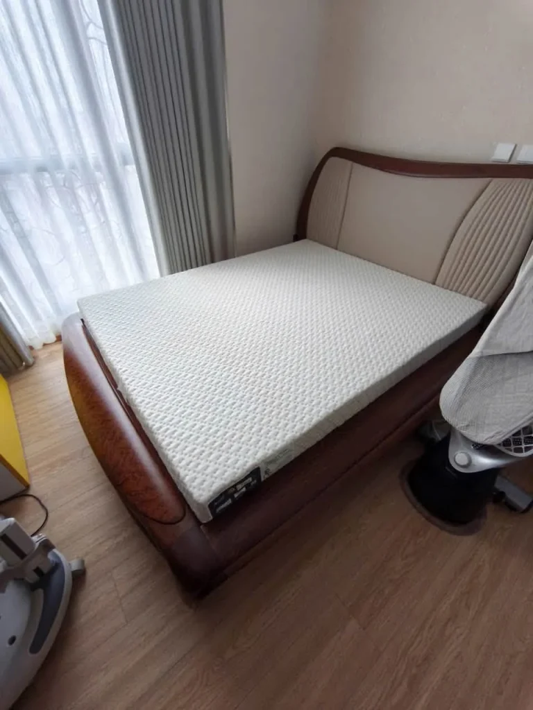 Độ dày nệm cần phù hợp với chiều cao giường và nhu cầu sử dụng