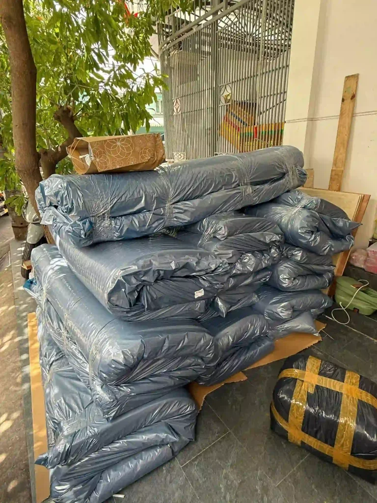 Mua Nệm Kymdan Từ Xa: Một Đơn Hàng Thực Tế Được Kiểm Tra Và Giao Nhận Ra Sao? 4 Nệm Kymdan trước khi giao đến khách hàng