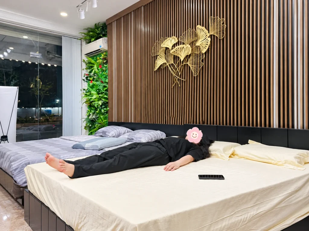 Anh chị hãy nên nằm thử với các tư thế quen thuộc